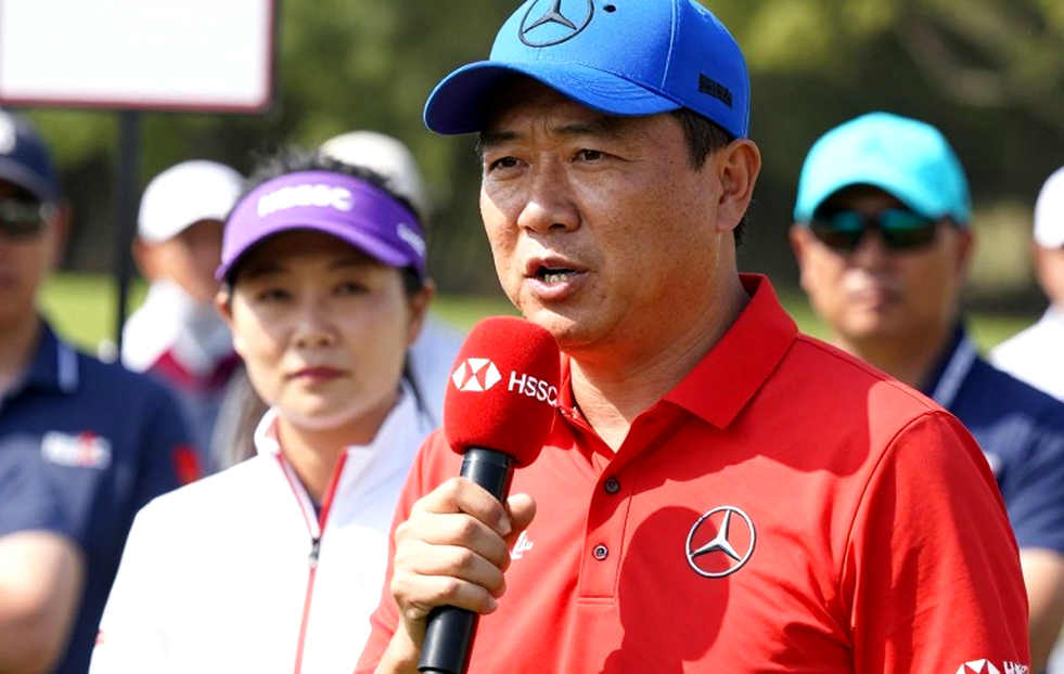 Michael Brennan và chiếc gậy 3-gỗ bí mật của Titleist: Cú ngã ở Indonesia dạy tôi cách đứng dậy trong im lặng